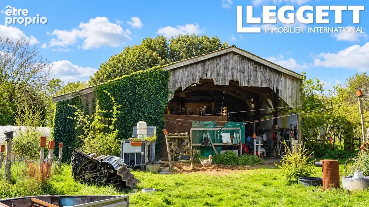 Charmante maison de 2 chambres avec 9 942 m² de terrain, grand hangar et jardins aménagés - photo 3