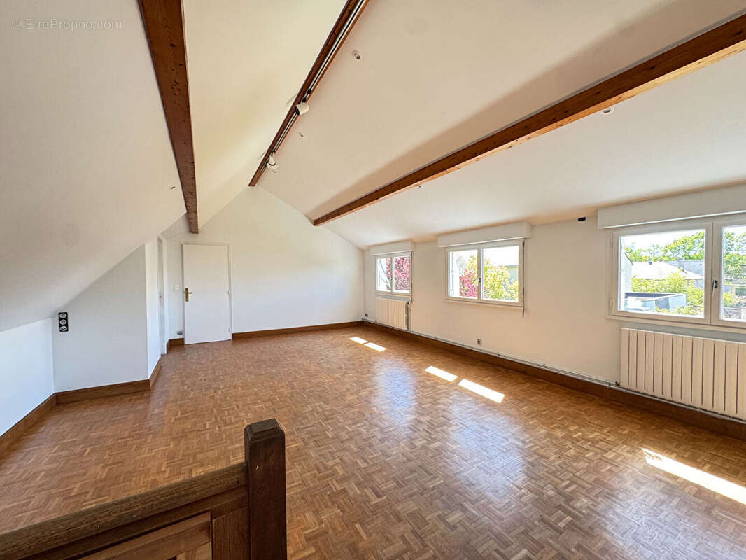 Maison à SAINT-PRYVE-SAINT-MESMIN