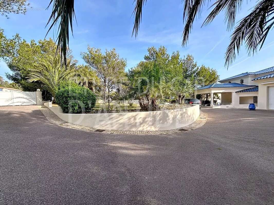 Maison à ROQUEBRUNE-SUR-ARGENS