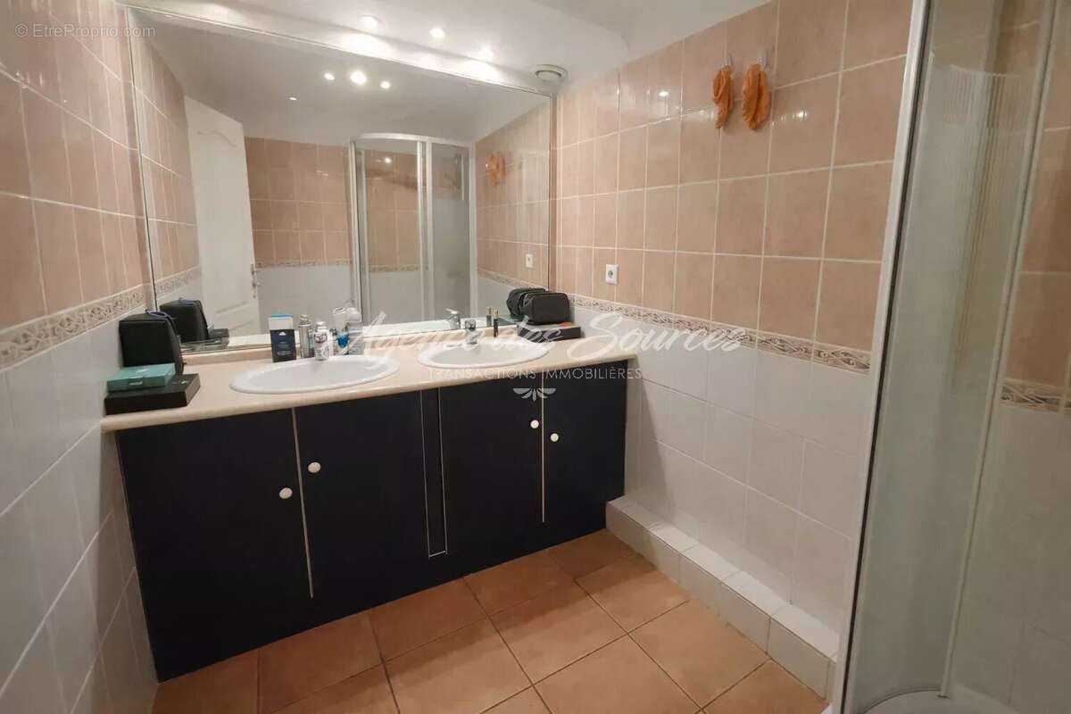 Appartement à VARAGES