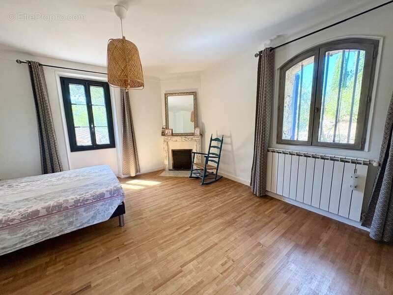 Magnifique maison en pierre de caractère avec annexes à Fayence (175 m² habitables + 126m2 de dépendances) (83) - photo 13