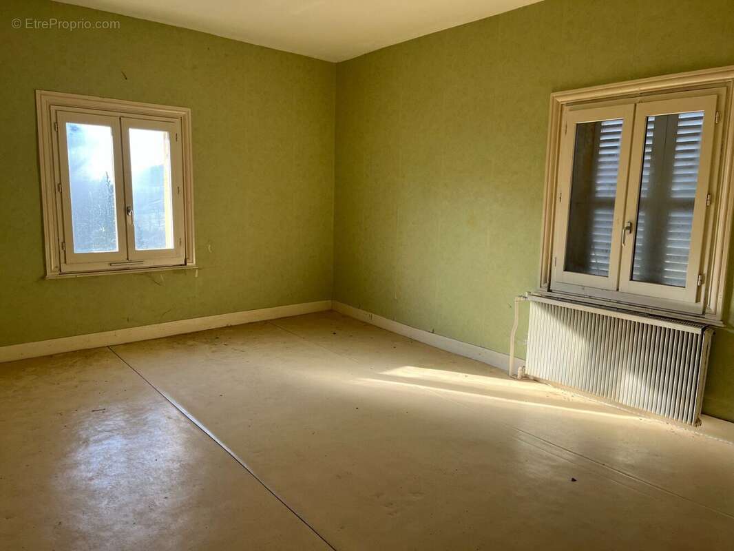 Maison à COURS-LA-VILLE