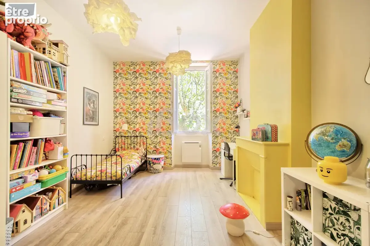 Toulon Haute Ville : Appartement refait à neuf traversant avec cave - photo 6