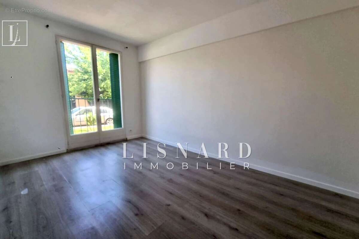 Appartement à VALLAURIS
