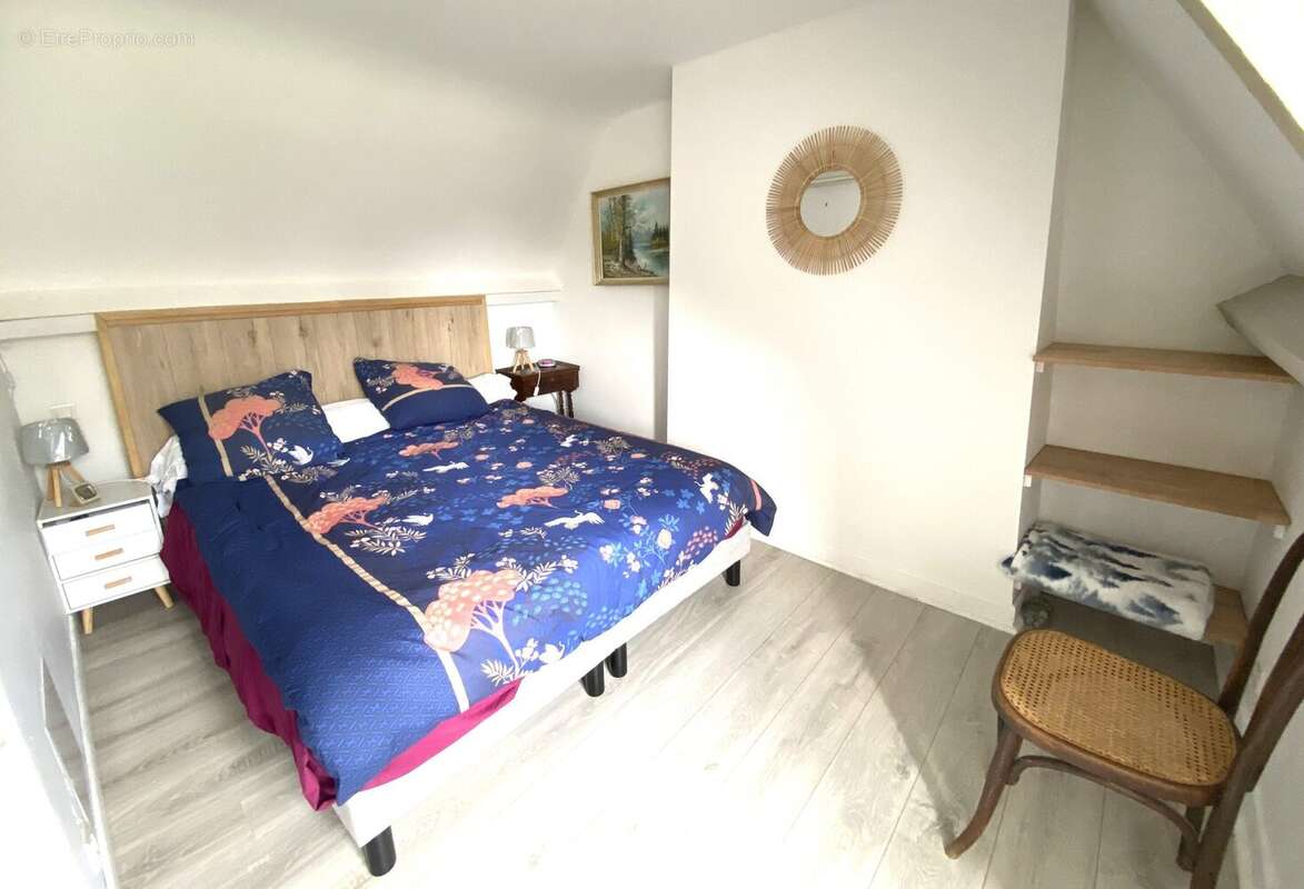 Maison à SAINT-CHAMASSY