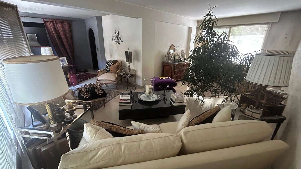 Appartement à vendre Annemasse T4 Attique Salon - Appartement à ANNEMASSE