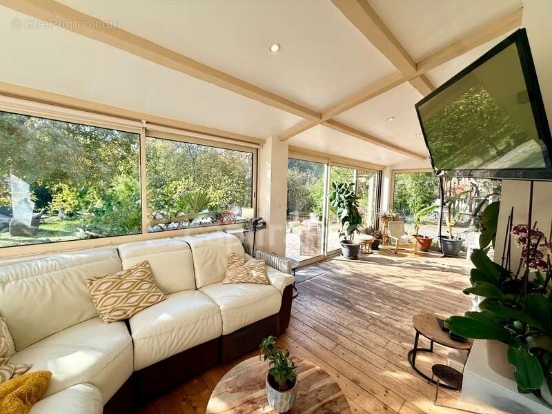 Maison à BAGNOLS-EN-FORET