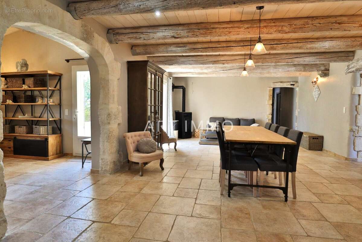 Maison à SAINT-SATURNIN-LES-APT