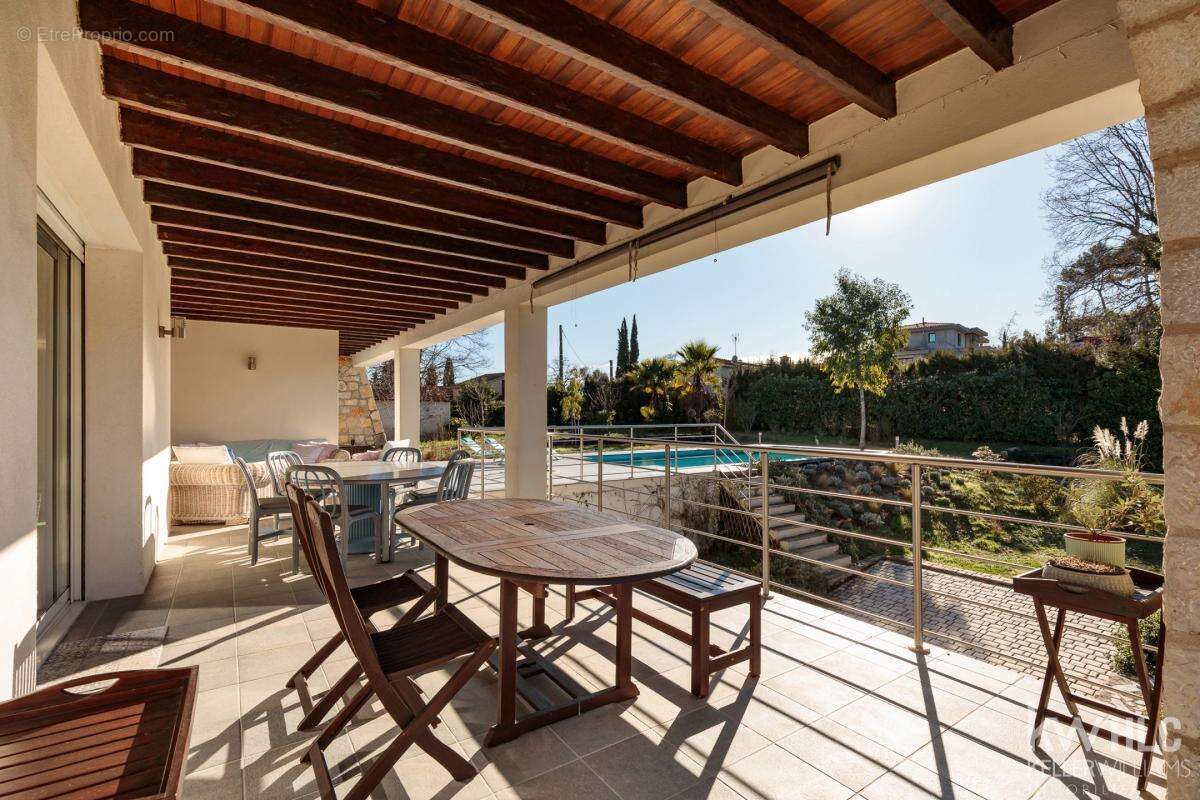 Maison à ROQUEFORT-LES-PINS