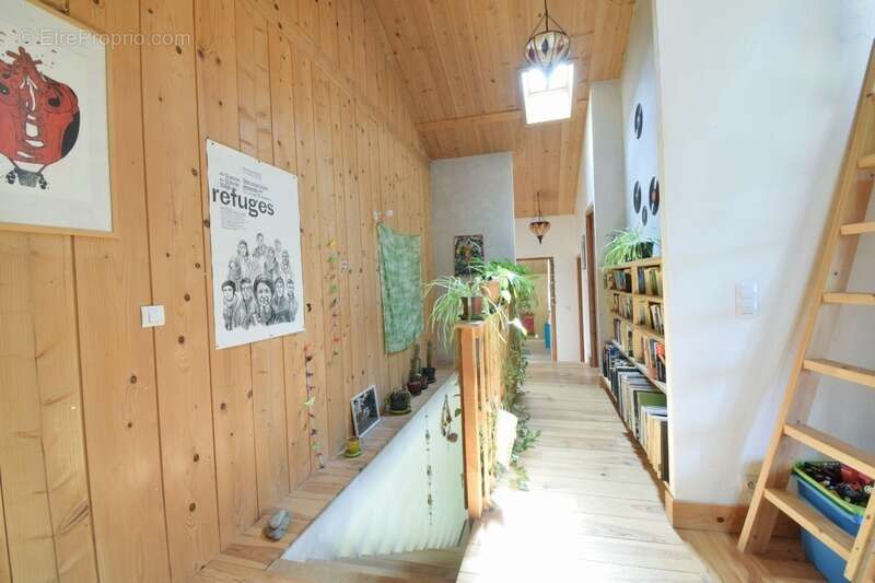 EXCLUSIVITE / Très belle maison avec dépendances et terrain / 63160 Glaine Montaigut - photo 16