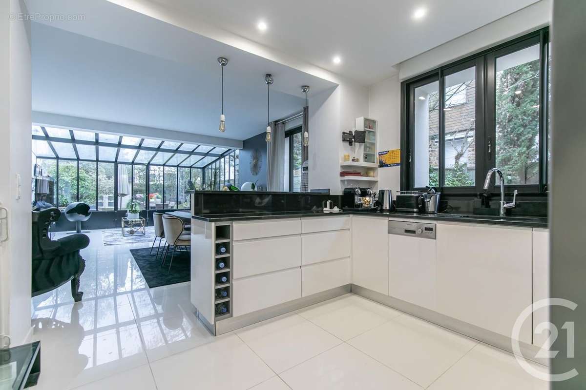 Maison à SAINT-MAUR-DES-FOSSES