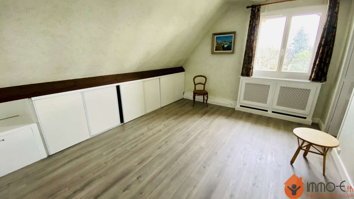 Maison à CONDE-SAINTE-LIBIAIRE