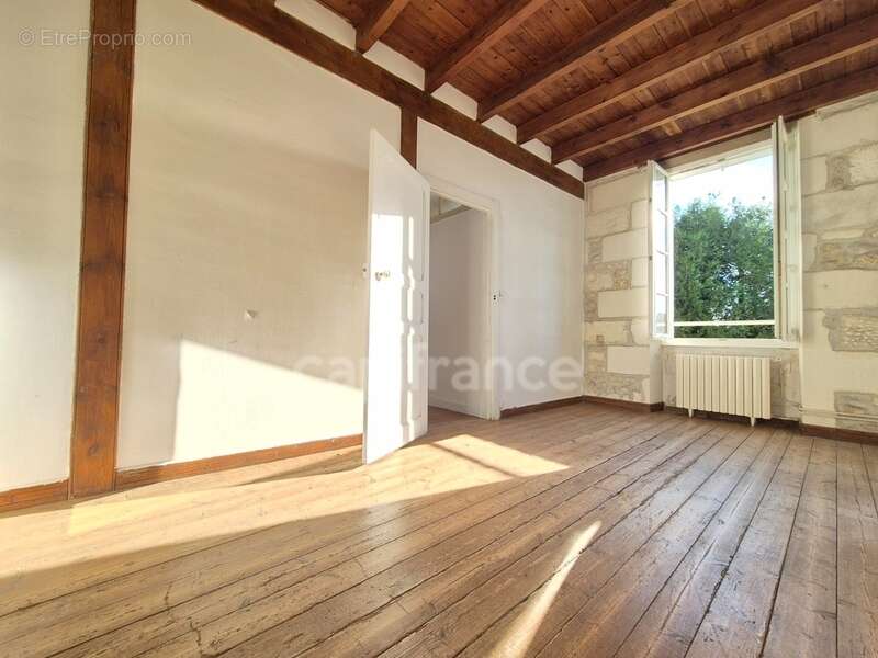 Maison à BUSSAC-SUR-CHARENTE