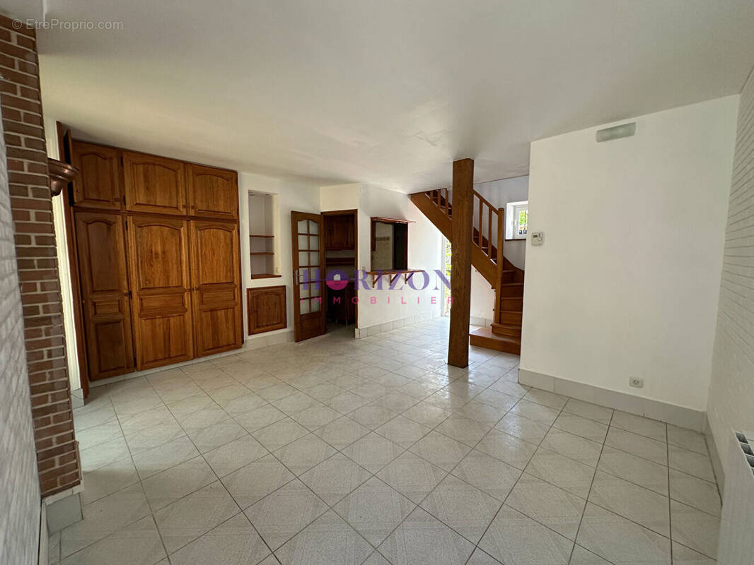 Appartement à LA CHAPELLE-EN-SERVAL