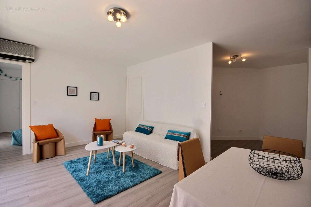 Chambre Parquet - Appartement à ANTIBES