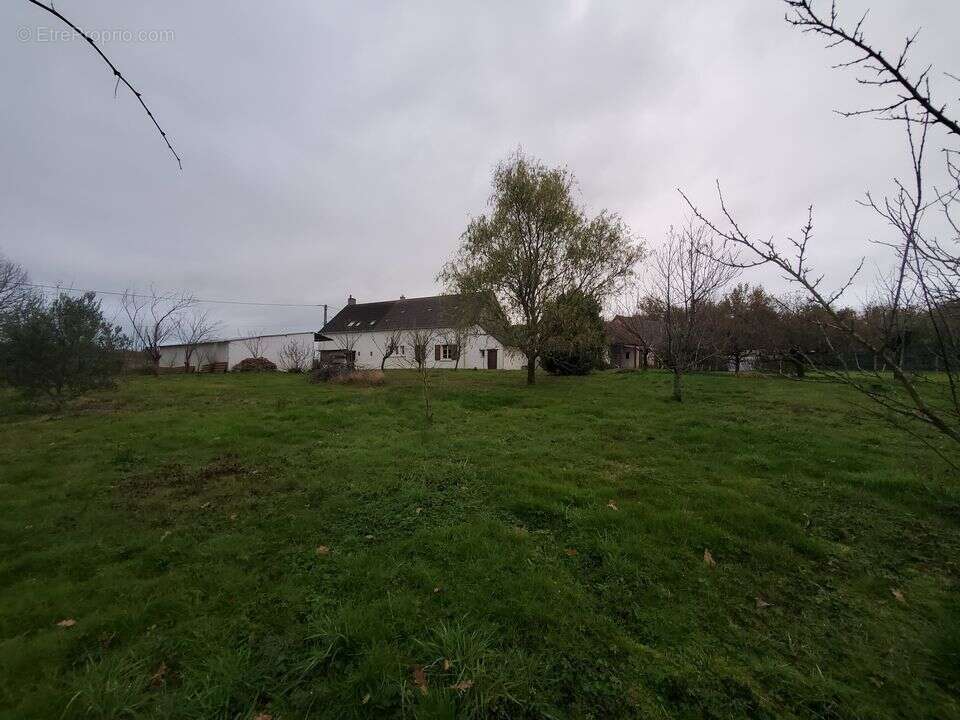 Maison à SAINT-GEORGES-SUR-LA-PREE