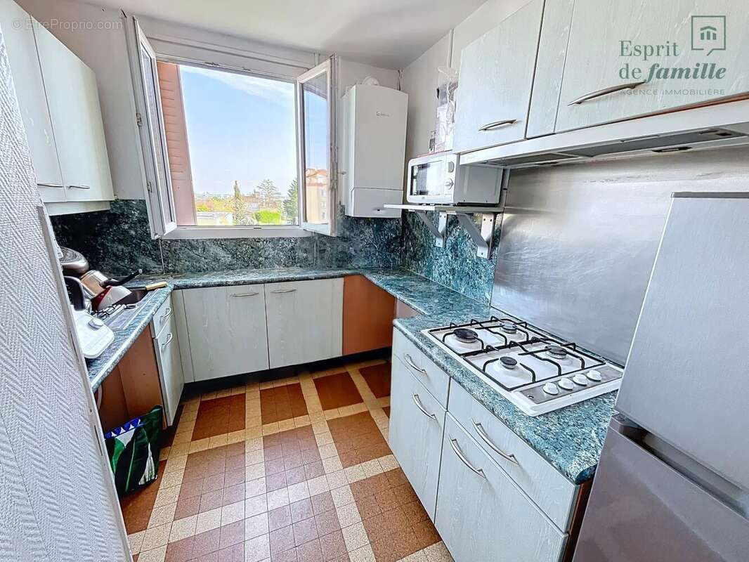 Au coeur de Sathonay Camp, T2 de 52,42m2, vendu loué - photo 9
