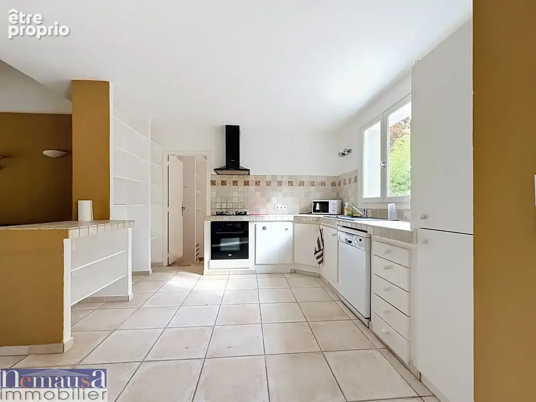 A vendre - nîmes   belle maison de plain-pied de 150 m2 avec piscine sur une parcelle de 2 100 m2 - photo 6