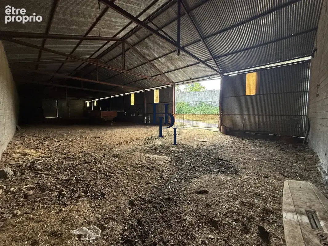 Vente hangar avec aire de stockage Saint Victor et Melvieu - photo 4