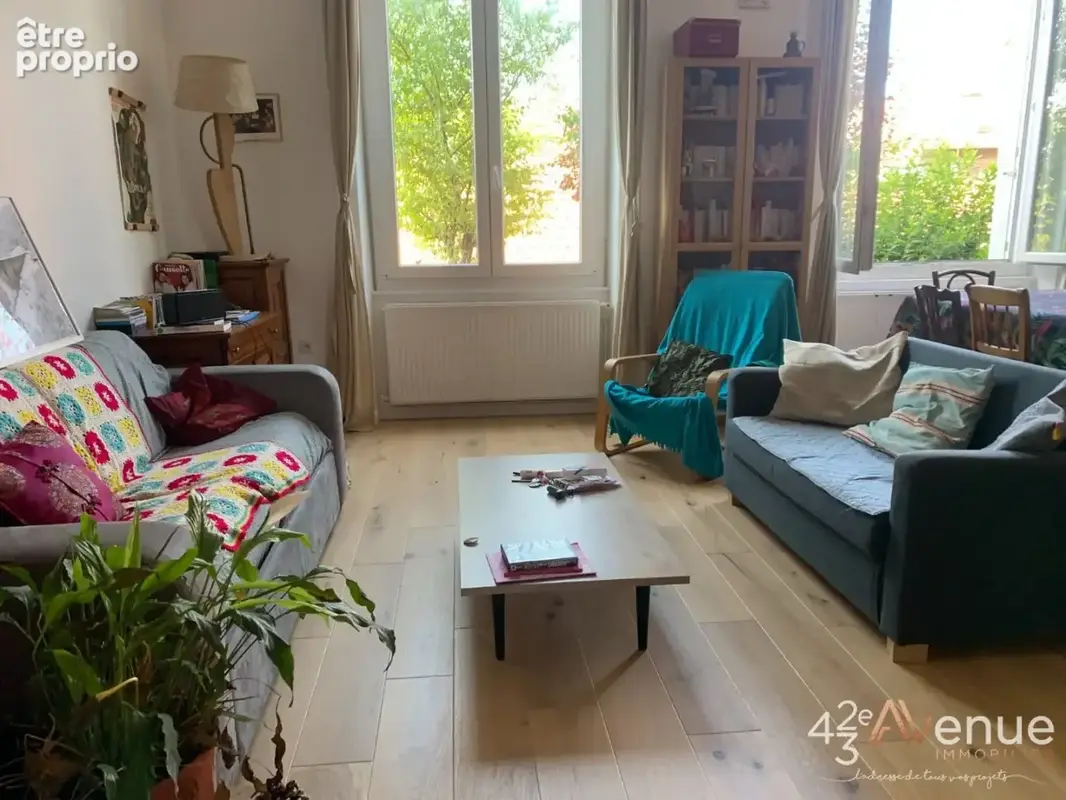 Appartement 78 m² à Saint-Etienne  - photo 4