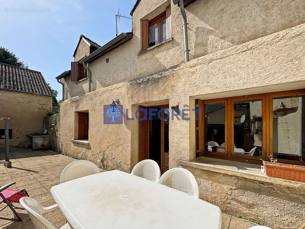 Cheillé Maison avec appartement de 165m²  et  garage - photo 2