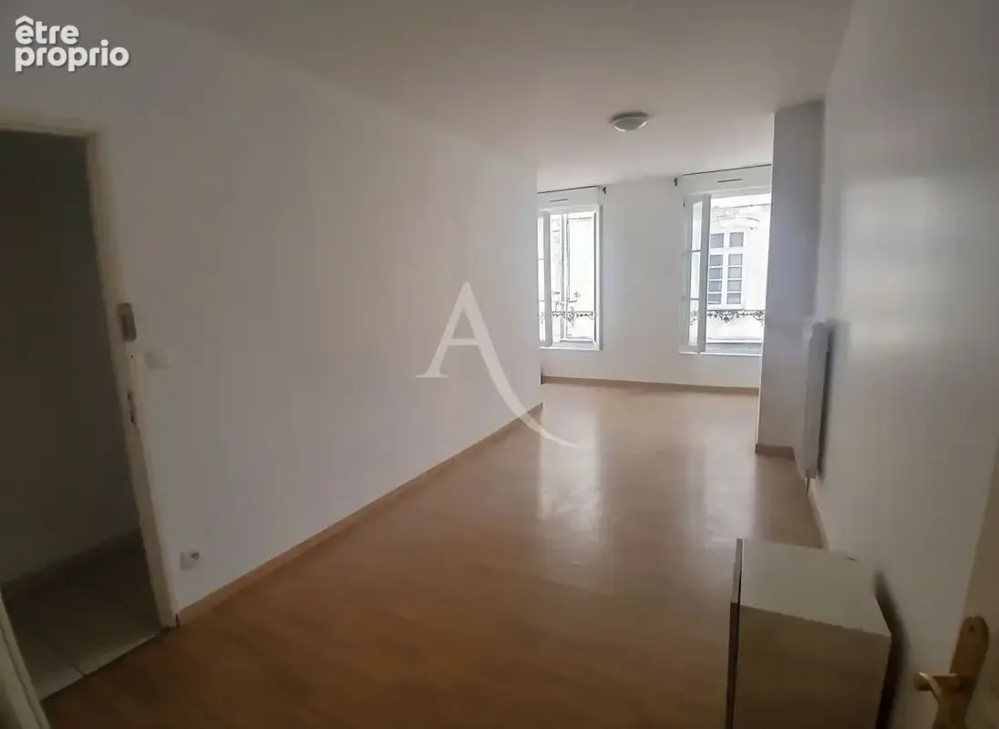 Appartement Saintes  centre ville 2 pièce(s) - photo 2