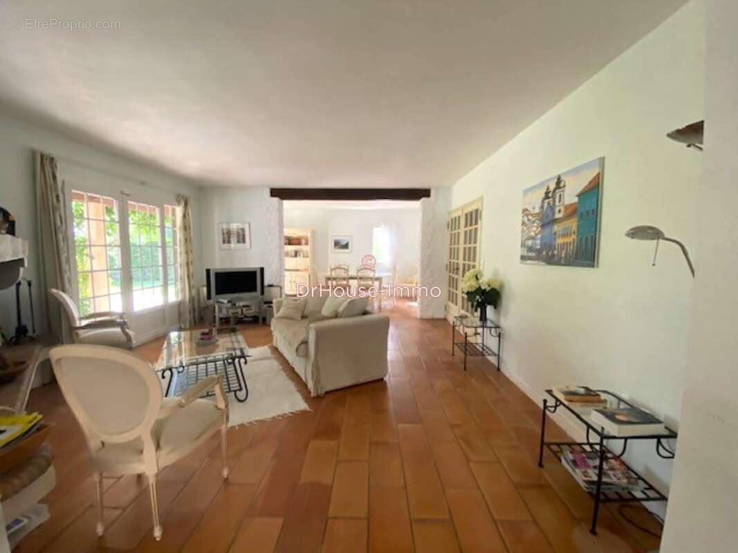 Maison à MONTAREN-ET-SAINT-MEDIERS