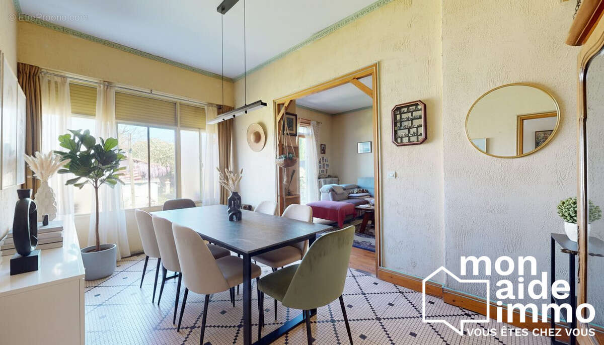Salle à manger IA - Maison à CENON