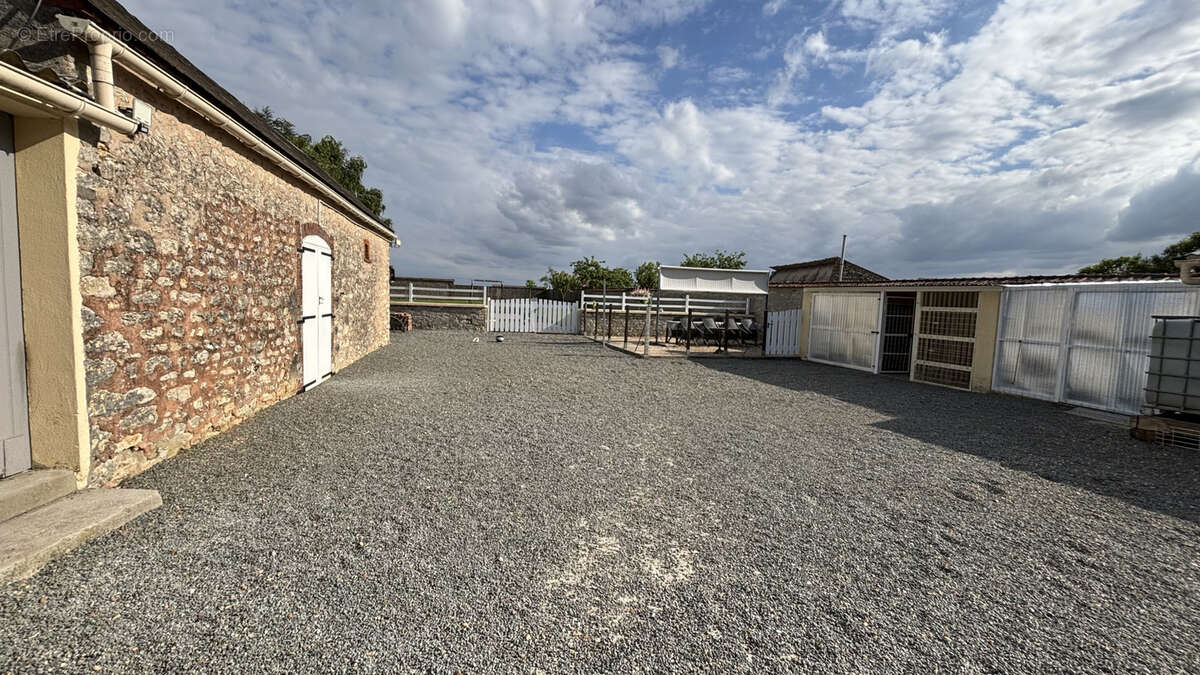Maison à BEAUVILLIERS