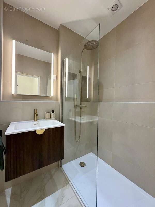 Studio rénové et meublé à proximité de Monaco - photo 7