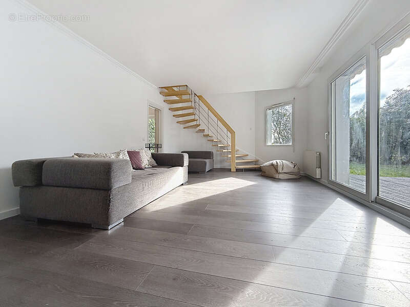 Maison à PREVESSIN-MOENS