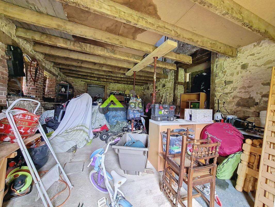 Terrain à SAINT-SULPICE-LE-GUERETOIS