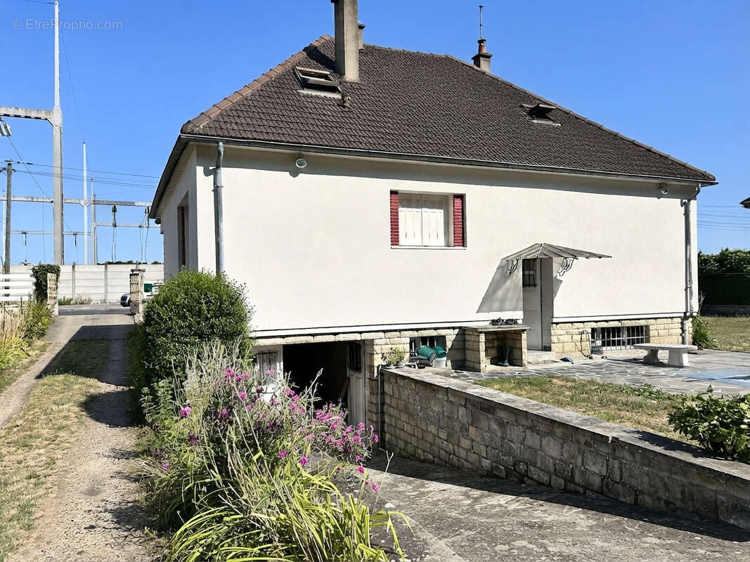 Pavillon familial avec sous-sol total, jardin clos et terrain constructible - photo 14