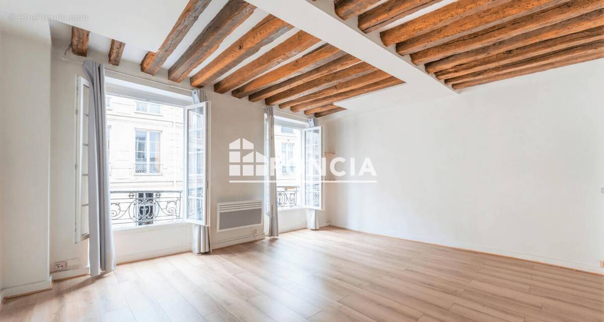 Appartement à PARIS-1E