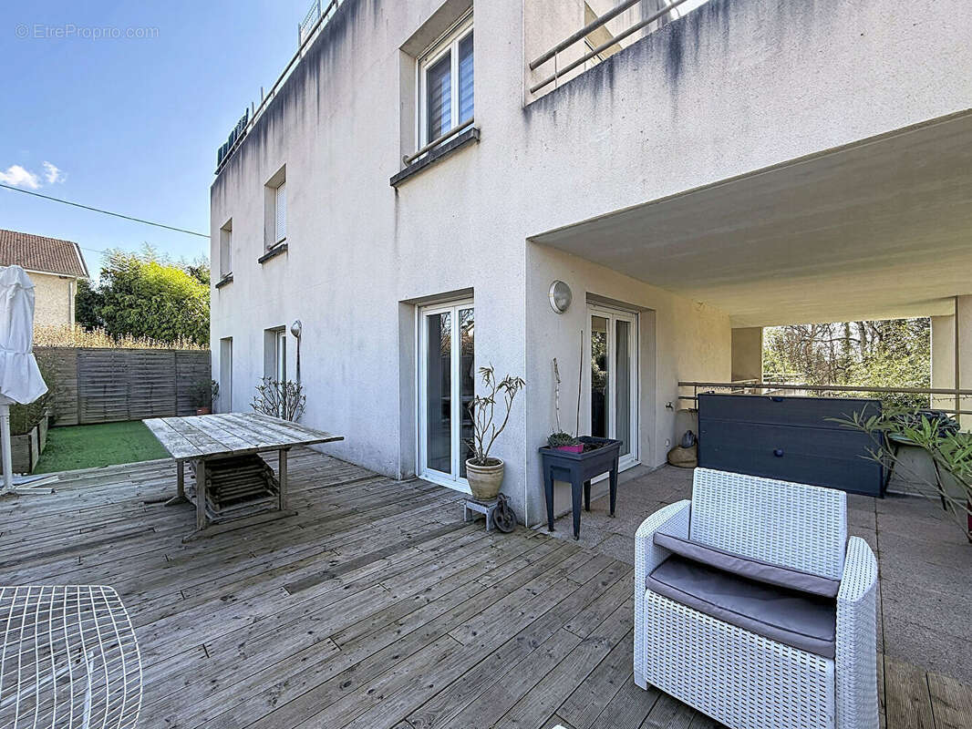 Appartement à VILLIEU-LOYES-MOLLON