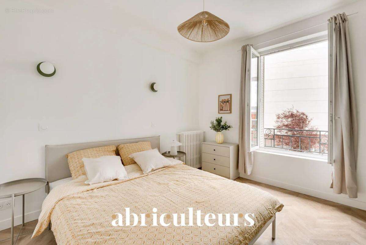 Appartement à COURBEVOIE