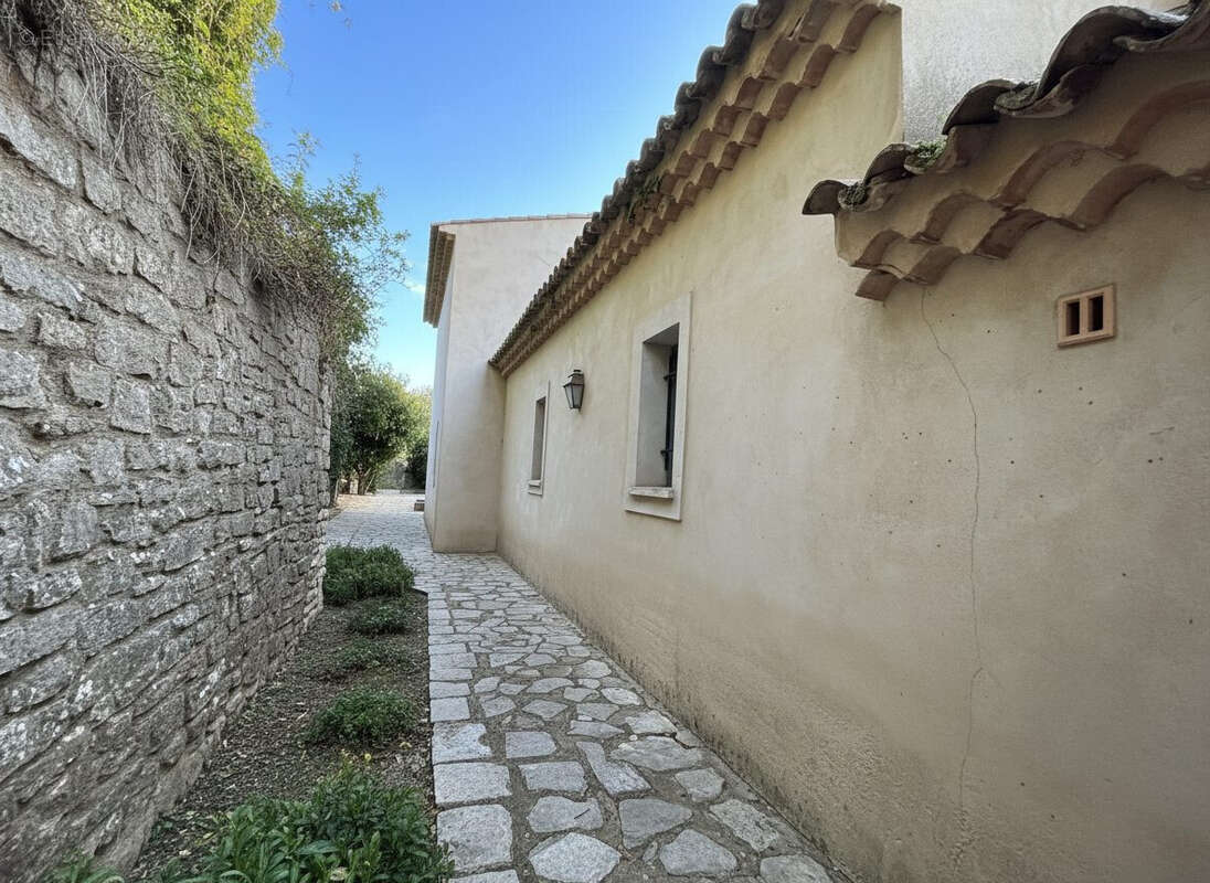 Maison à MENERBES