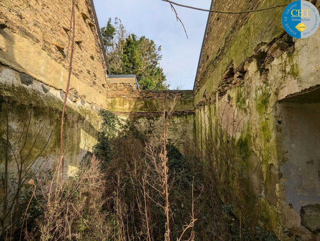 À Tréal, Maison à rénover d'environ 140m2 à acheter 30 100 € - photo 9