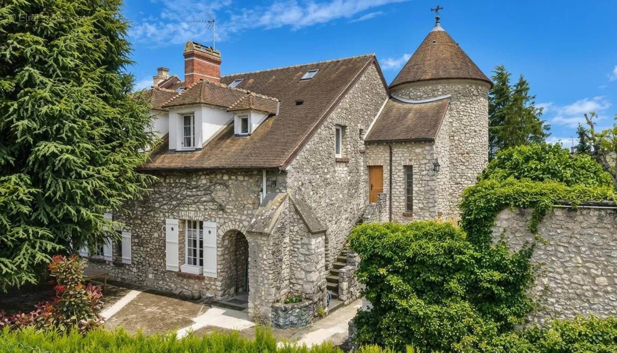 Maison à DAMMARTIN-EN-SERVE