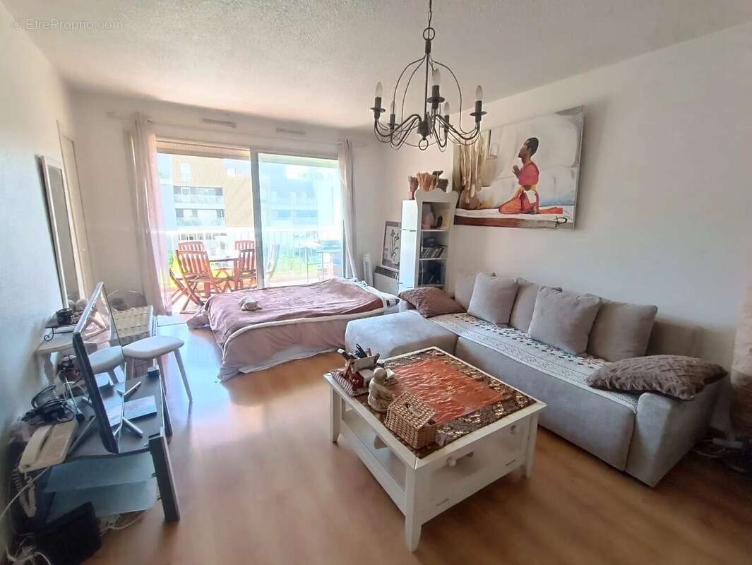 Appartement à SAINT-LAURENT-DU-VAR