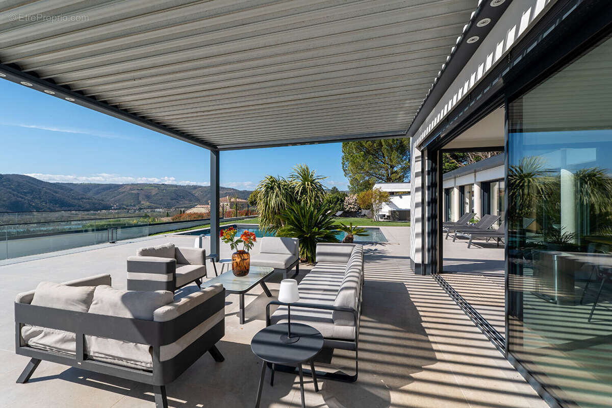 VILLA CONTEMPORAINE  DE  PRESTIGE : 256m² sur  parcelle 913m²  - Panorama exceptionnel sur la Vallée du Rhône - photo 3