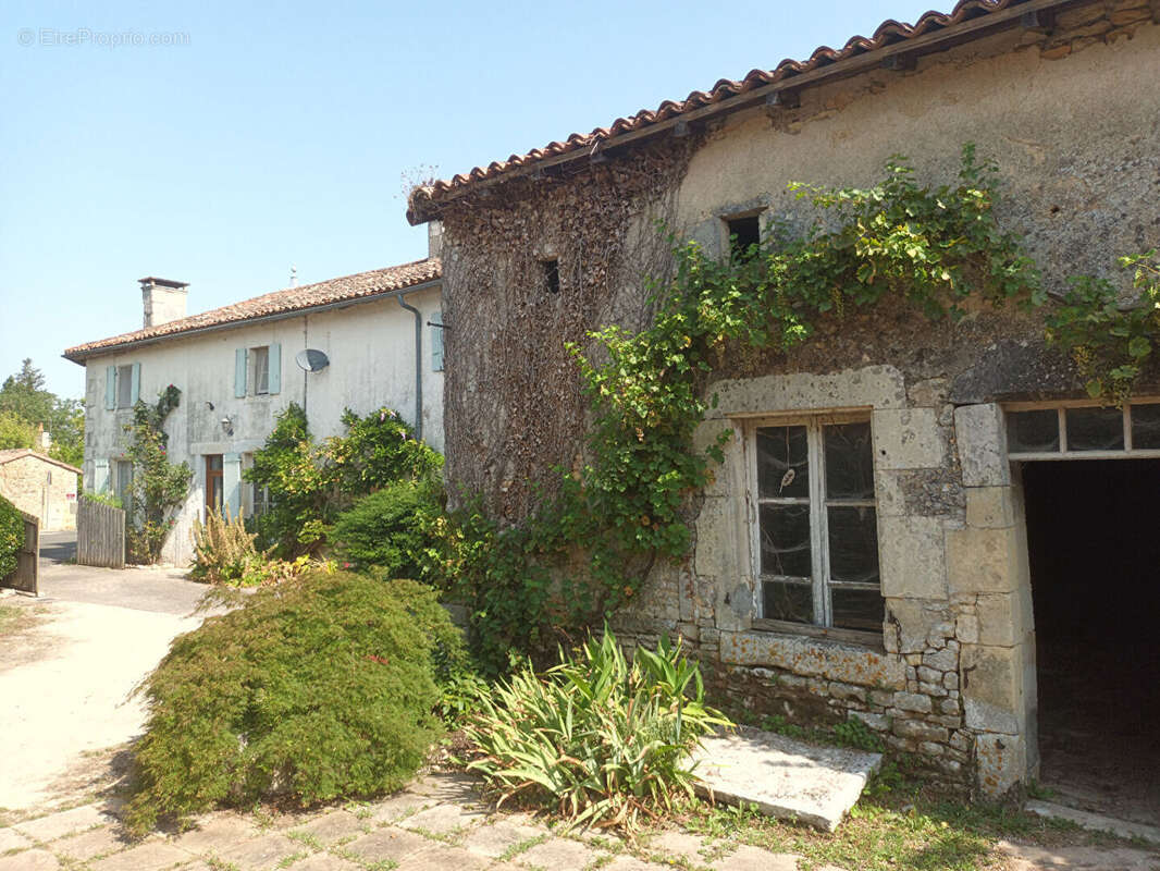 Maison à CHAMPAGNE-LE-SEC
