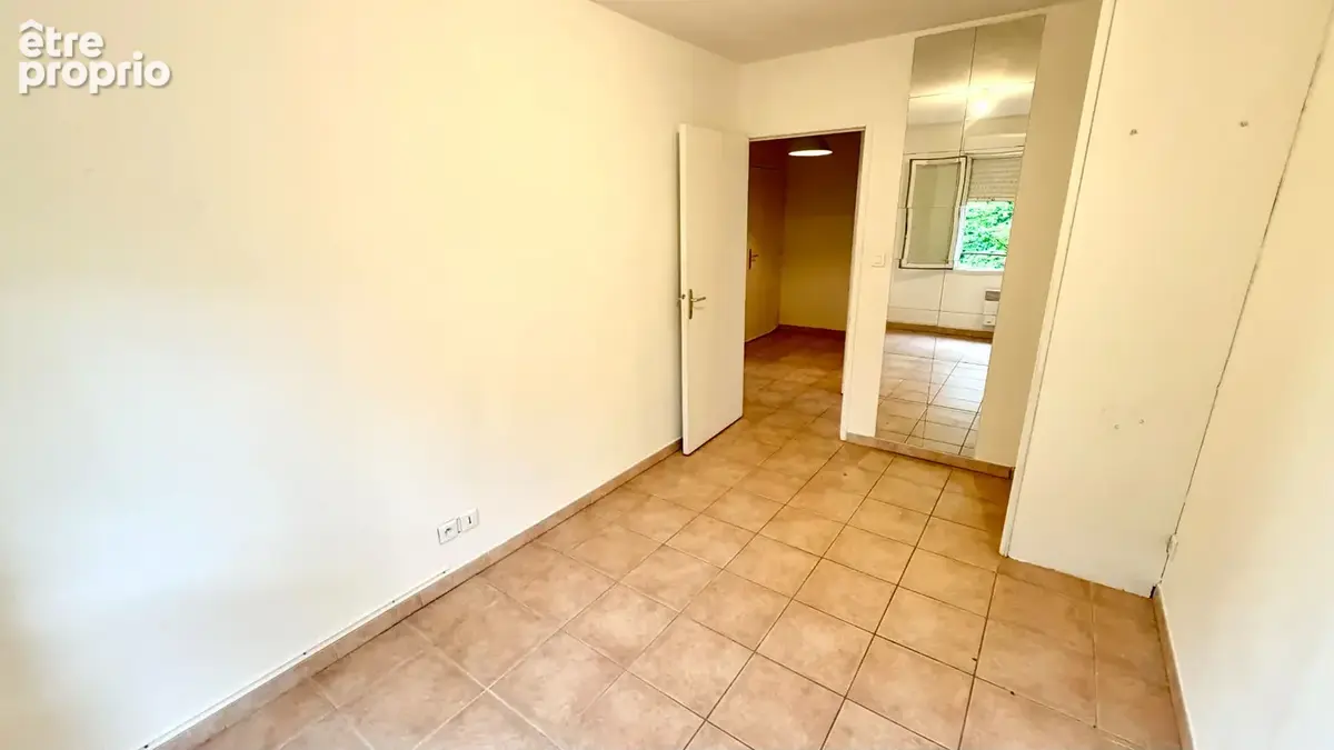 APPARTEMENT de type T4 résidentiel, avec parkings privatifs et sécurisés. - photo 13