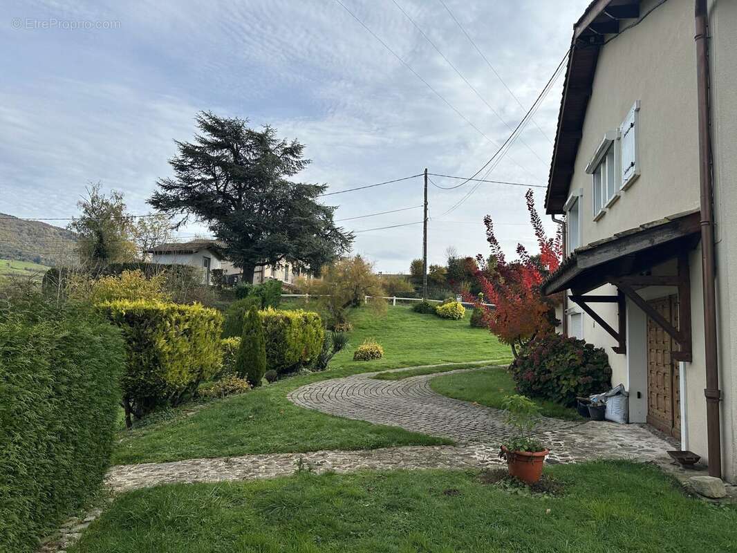 Maison à SAINT-DIDIER-SUR-BEAUJEU