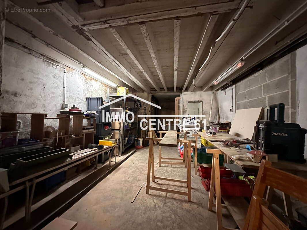 Immeuble comprenant Commerce + habitation Type T5 - photo 15