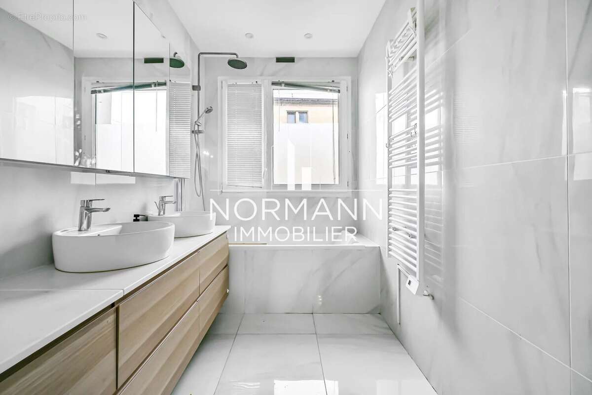 Appartement à NEUILLY-SUR-SEINE