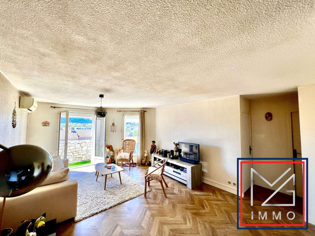 Appartement à SIX-FOURS-LES-PLAGES