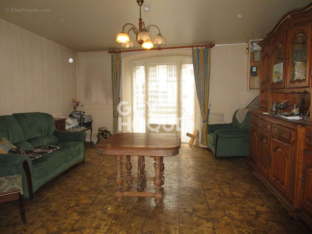 Maison à SIAUGUES-SAINTE-MARIE