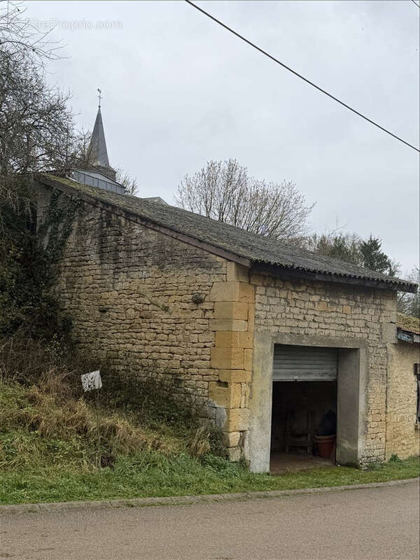 Parking à PETIT-FAILLY