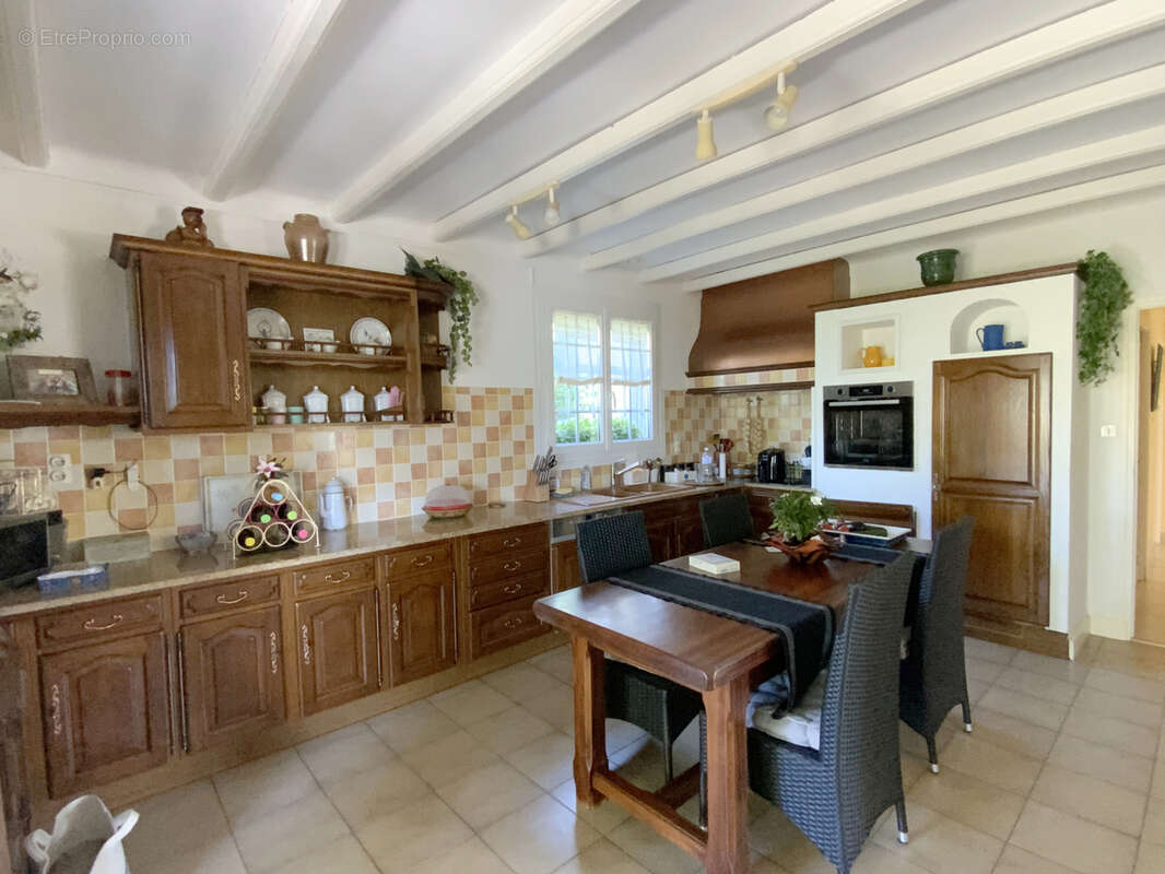 Villa cossue située à Uzès avec terrain de 1400 m2 avec piscine. - photo 15